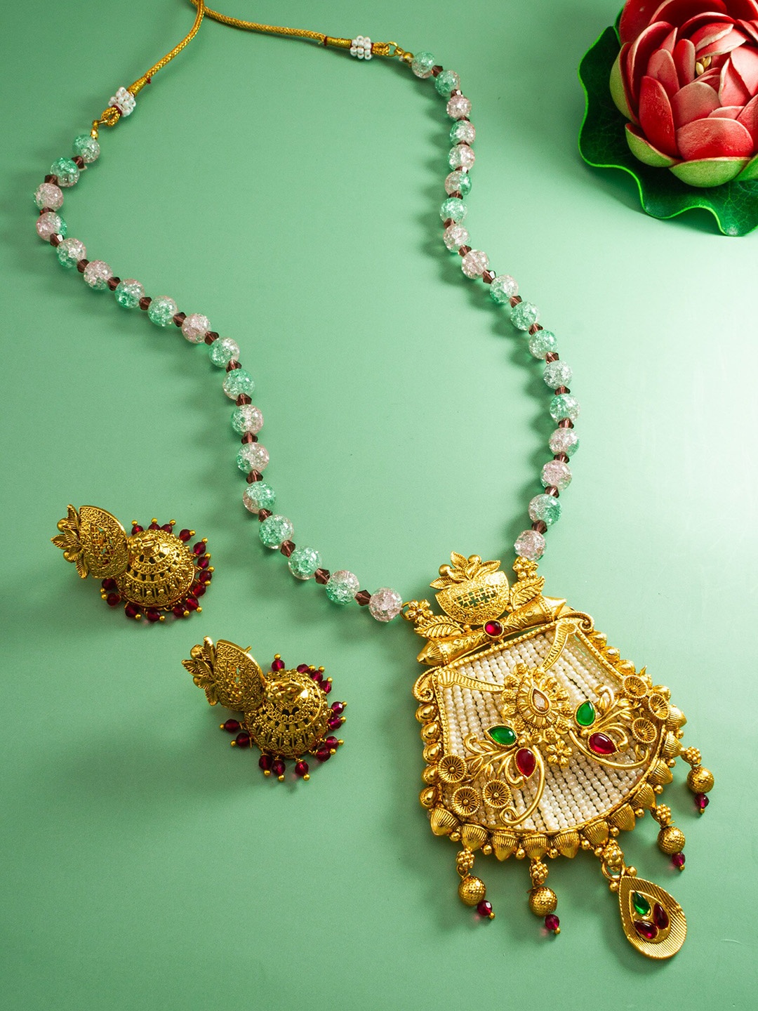 

aadita Gold-Plated Kundan-Studded & Pearl Beaded Jewellery Set