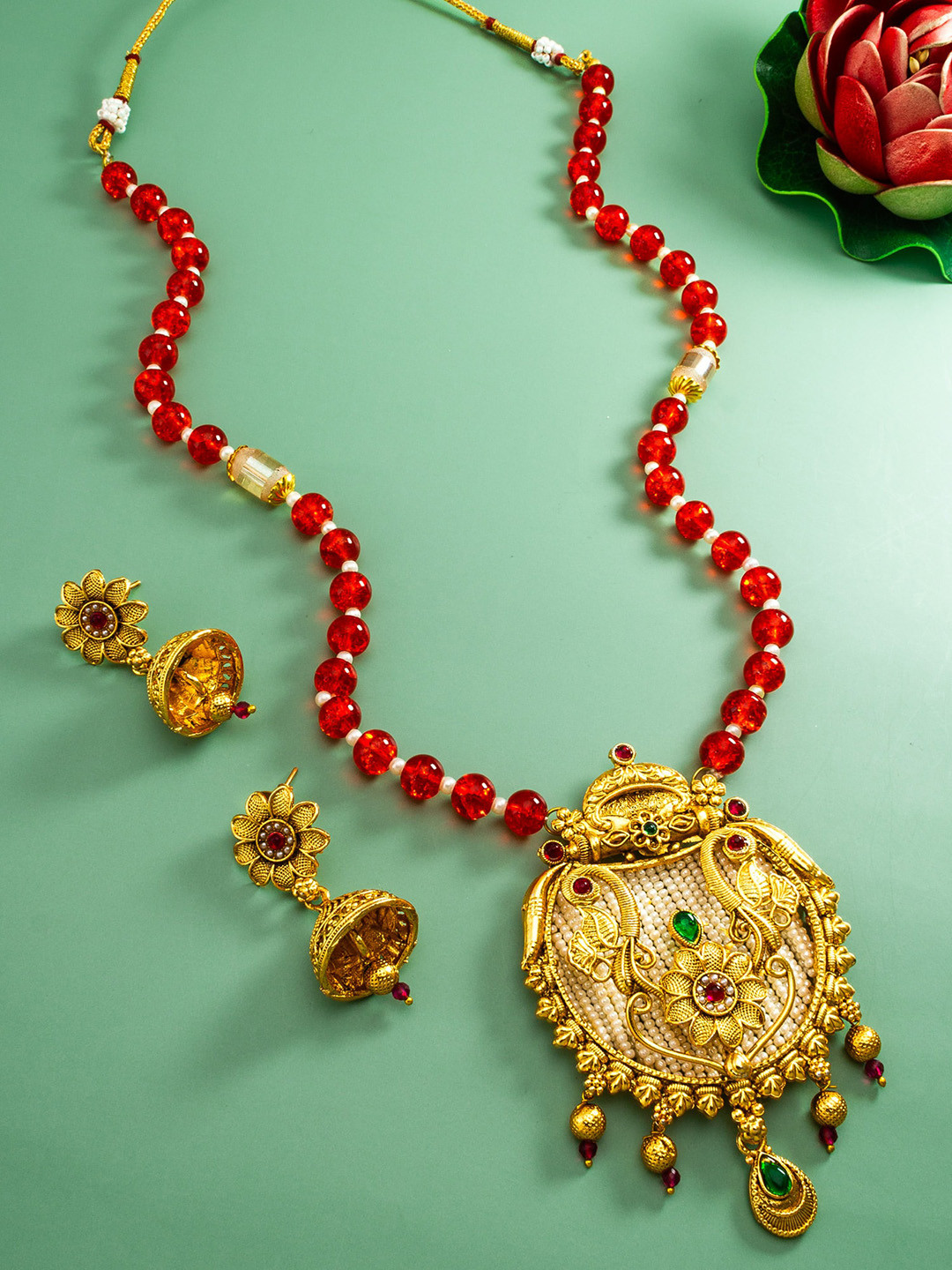 

aadita Gold-Plated Kundan-Studded & Pearl Beaded Jewellery Set