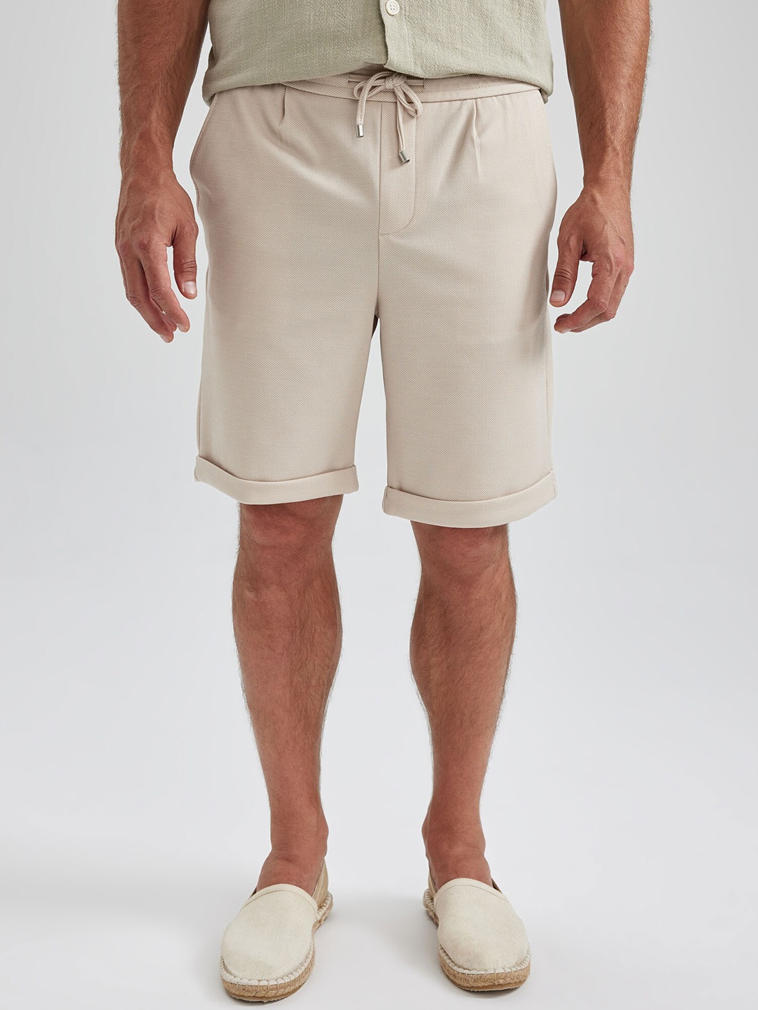 

DeFacto Men Mid-Rise Shorts, Beige