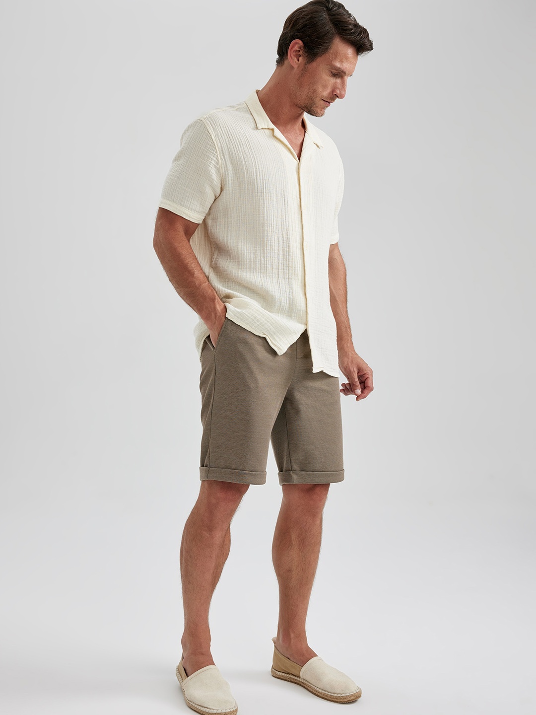 

DeFacto Men Mid-Rise Shorts, Brown