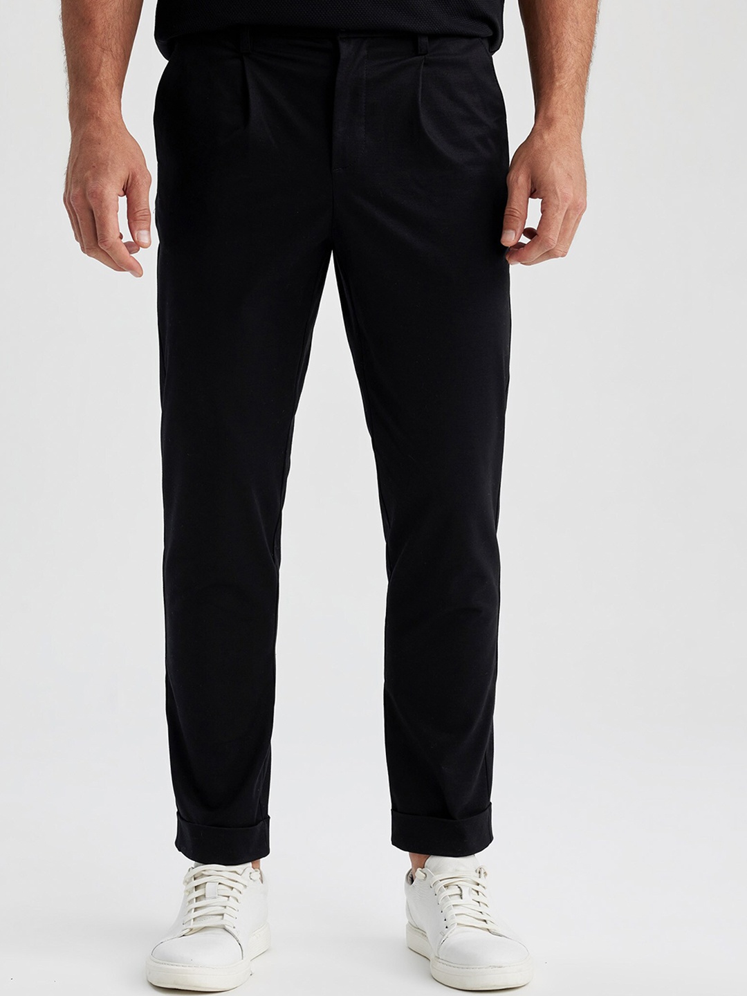 

DeFacto Men Mid-Rise Regular Fit Trousers, Black