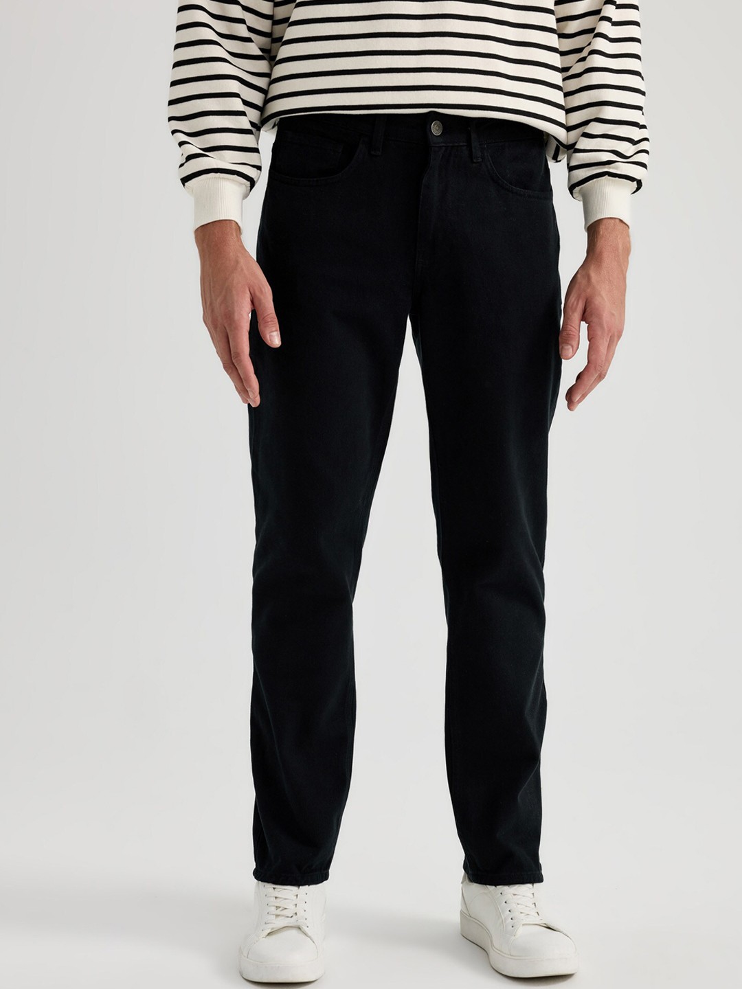 

DeFacto Men Mid-Rise Cotton Trousers, Black