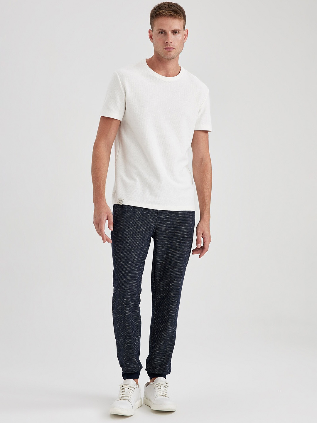 

DeFacto Men Printed Mid-Rise Regular-Fit Joggers, Navy blue