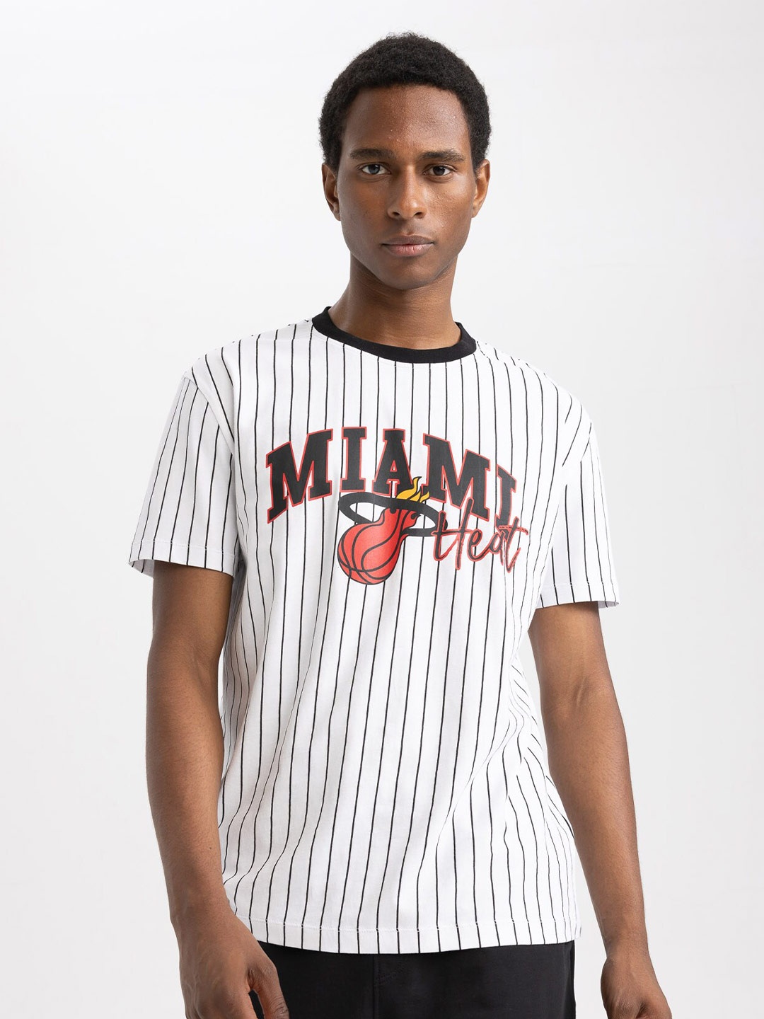 

DeFacto Striped Round Neck T-shirt, White