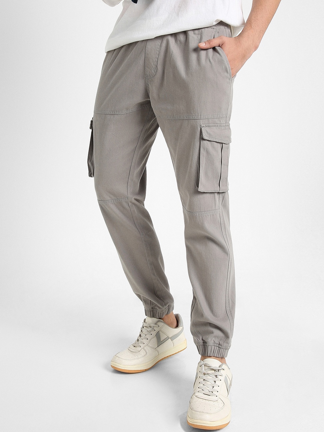 

Dennis Lingo Men Mid-Rise Slim Fit Flat-Front Plain Joggers Cotton Trousers, Grey