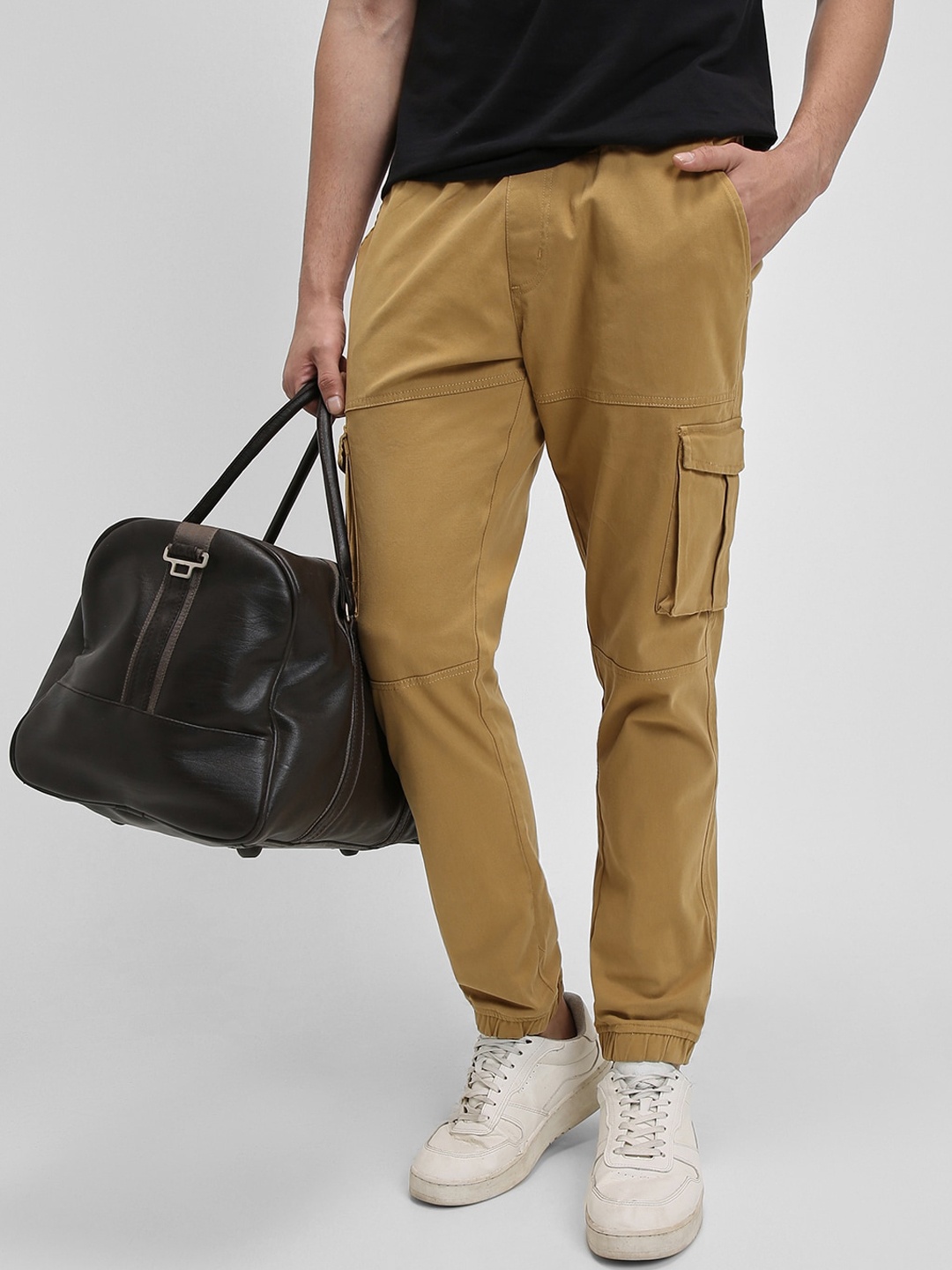 

Dennis Lingo Men Slim Fit Mid-Rise Joggers, Khaki