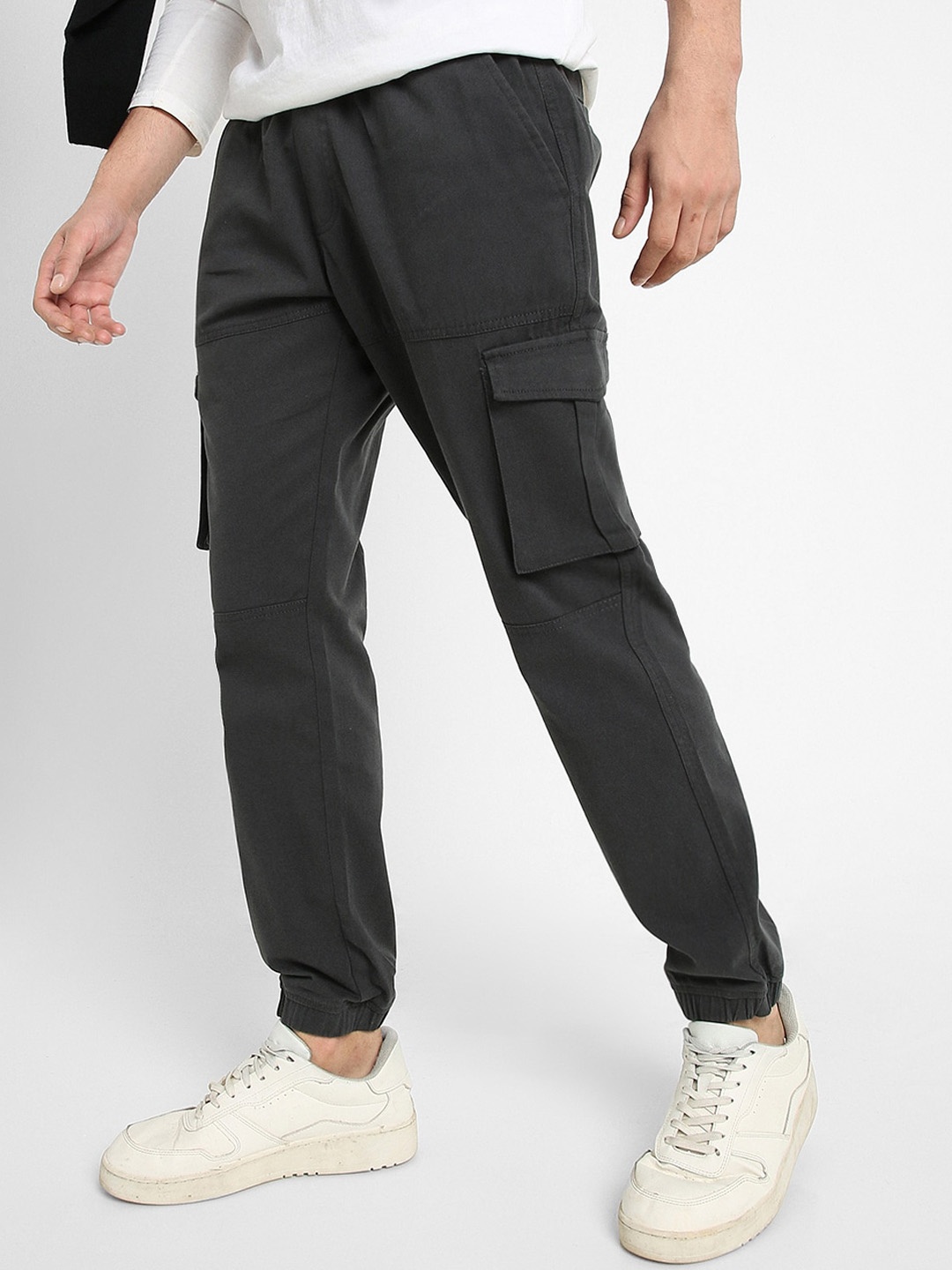 

Dennis Lingo Men Charcoal Slim Fit Mid Rise Joggers