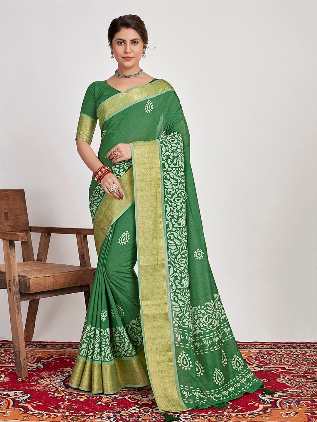 

Mitera Green & White Batik Printed Zari Silk Cotton Saree