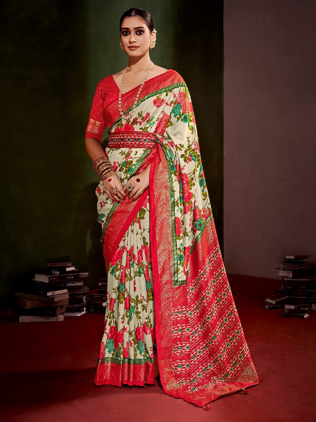 

Mitera Cream-Coloured & Red Floral Printed Zari Silk Cotton Ikat Saree