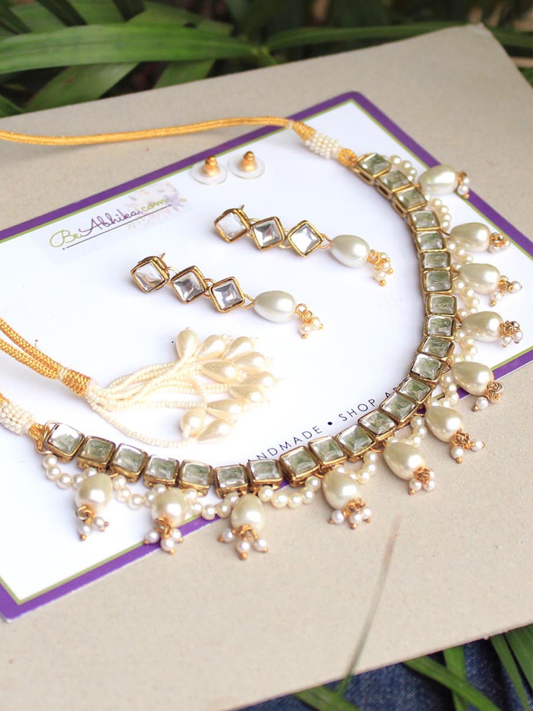 

BeAbhika Kundan Studded Studded Jewellery Set, Gold