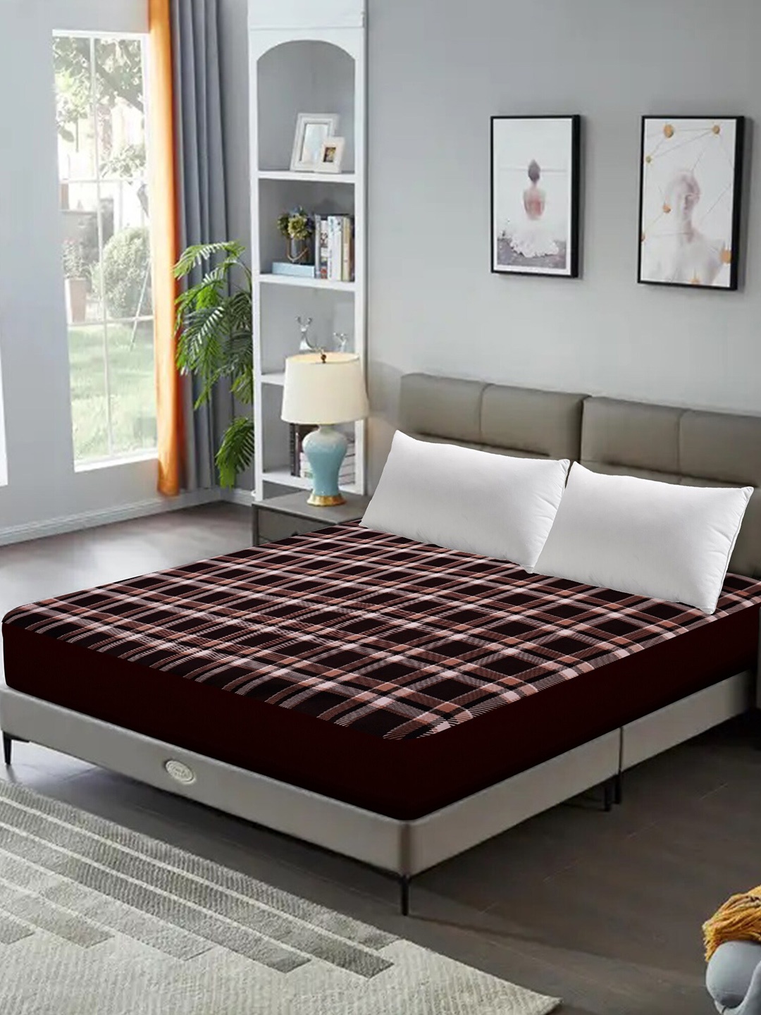 

DREAM CARE Maroon & White Geometric Printed Stretchable Queen-Size Mattress Protector