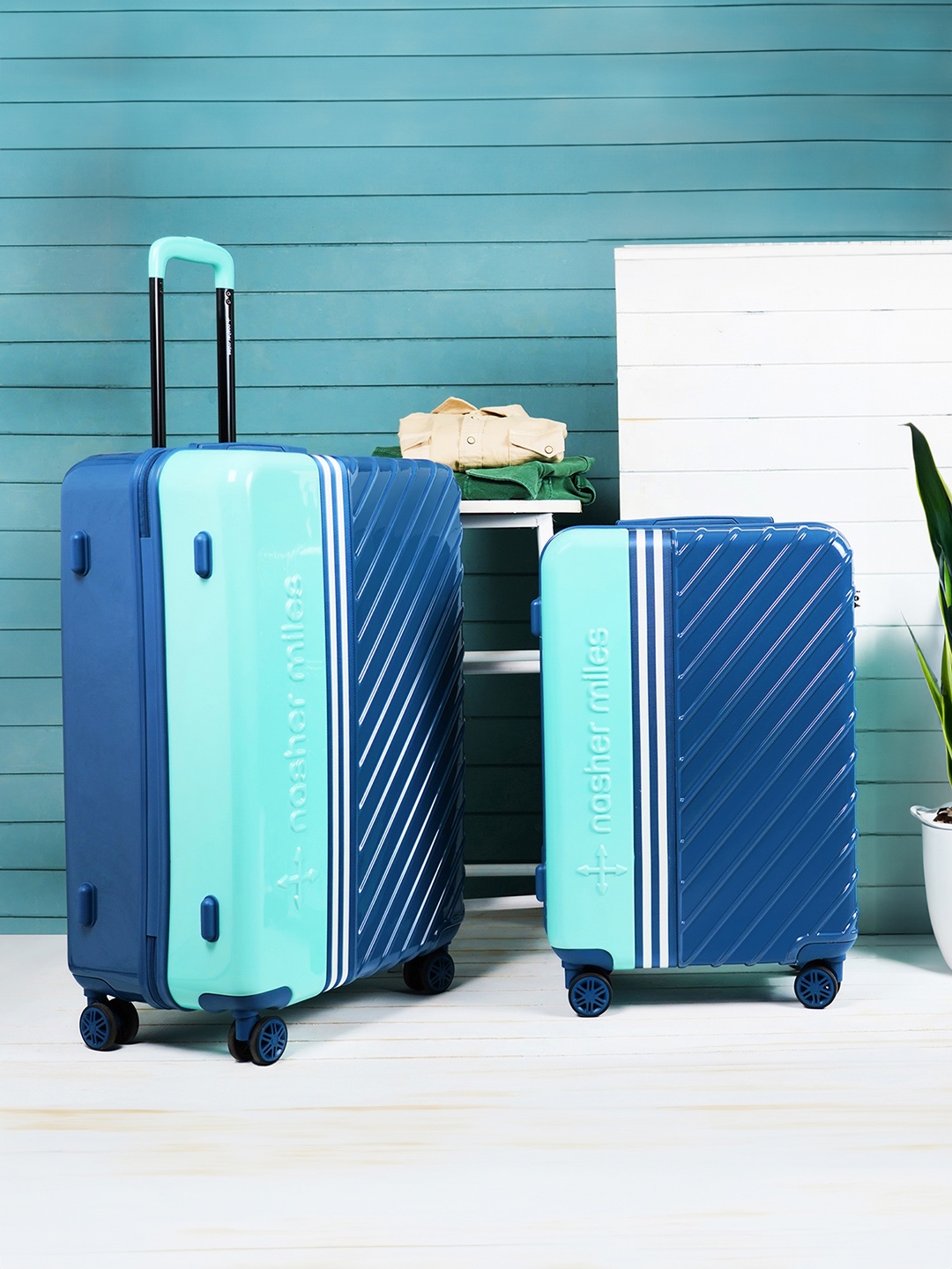 

Nasher Miles Vegas 2-Pcs Colorblocked Hard-Sided Medium & Large Trolley Bags, Teal