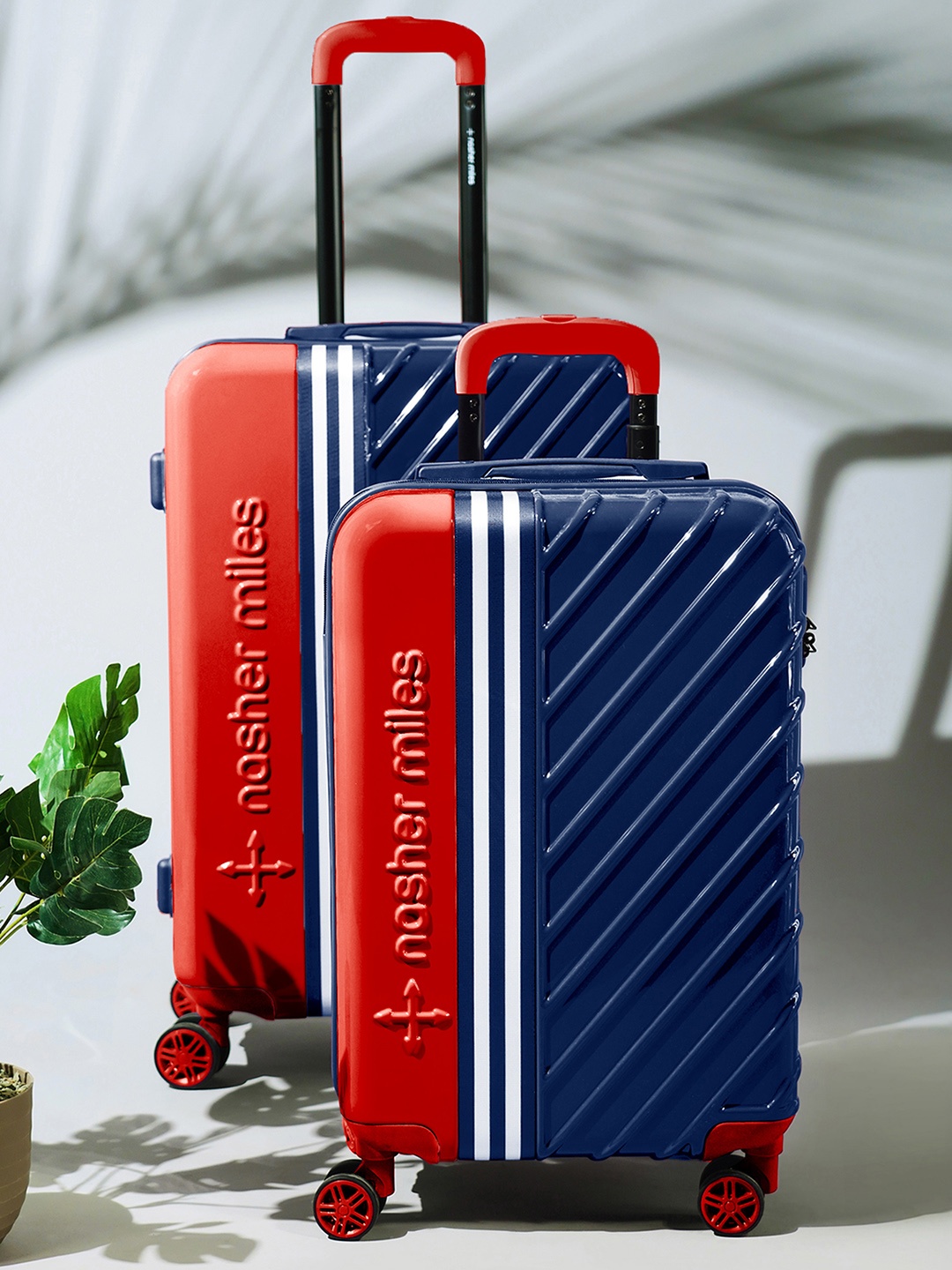 

Nasher Miles Vegas Hard-Sided Polycarbonate Set of 2 S/M Red Blue Trolley Bags 55-65cm