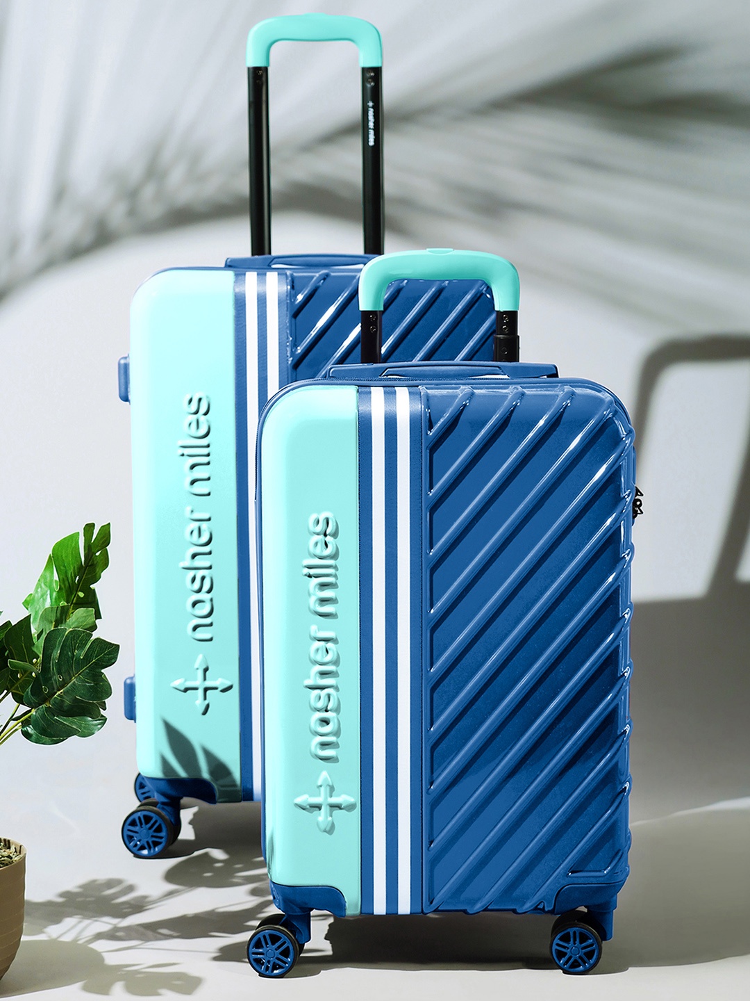 

Nasher Miles Set Of 2 Vegas Hard-Sided Colourblocked Hard-Sided Trolley Suitcases, Teal