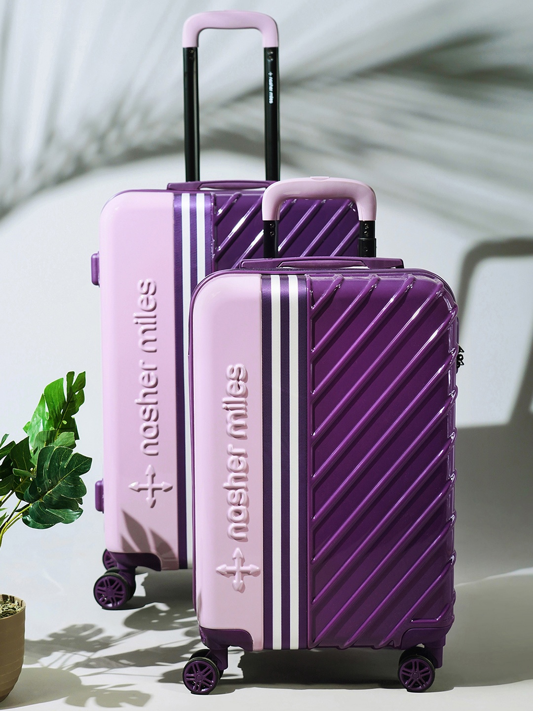 

Nasher Miles Vegas Hard Polycarbonate Set of 2 S/M Purple Magenta Trolley Bags 55-65cm