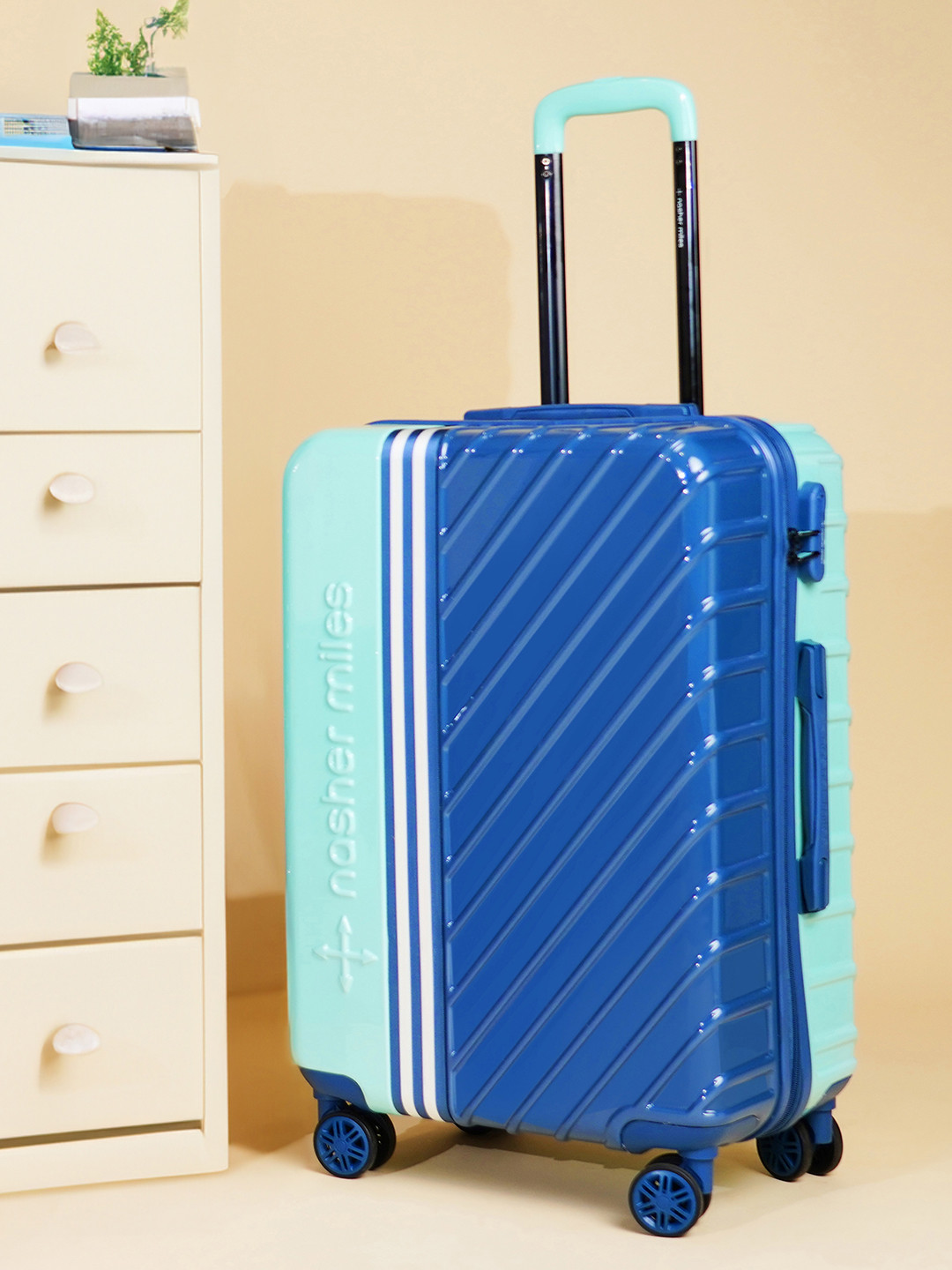 

Nasher Miles Vegas Hard-Sided Polycarbonate Medium Teal Dark Blue Trolley Bag 24Inch 65cm