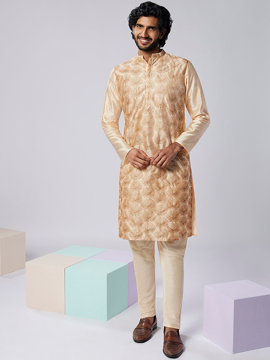 

KISAH Floral Embroidered Mandarin Collar Straight Kurta with Trouser, Nude