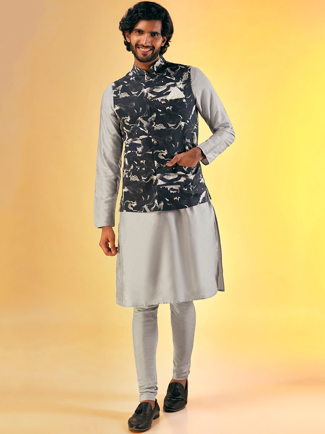 

KISAH Mandarin Collar Straight Kurta & Churidar With Printed Nehru Jacket, Grey