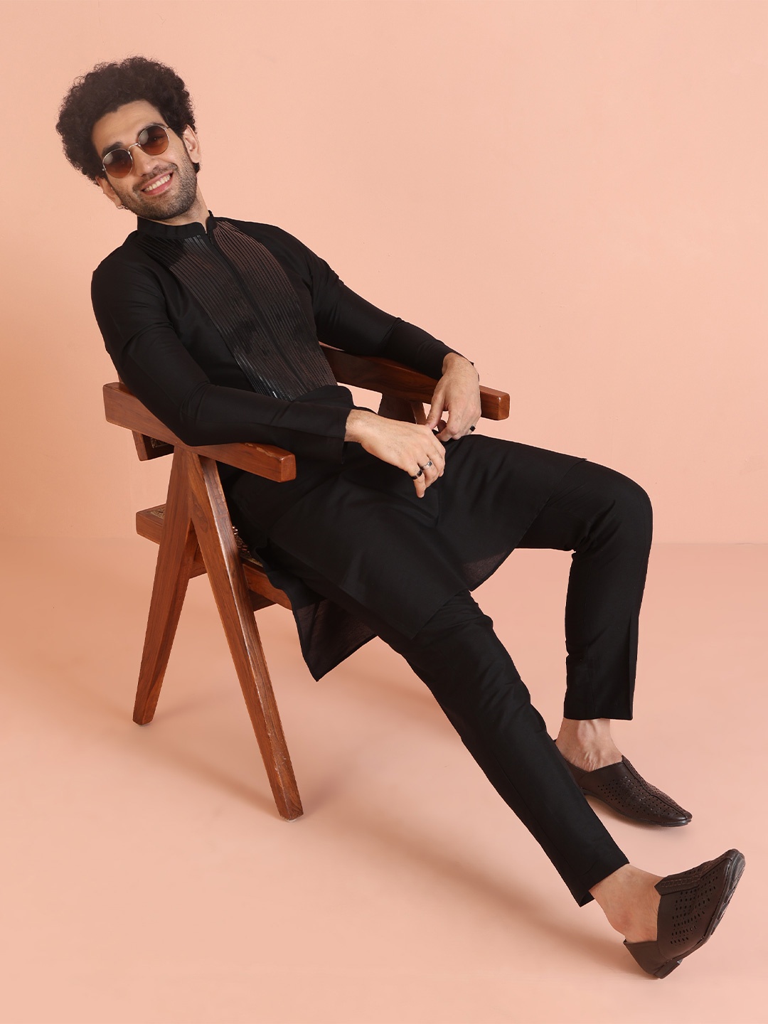 

KISAH Yoke Design Regular Mandarin Collar Pure Cotton Kurta with Trousers, Black