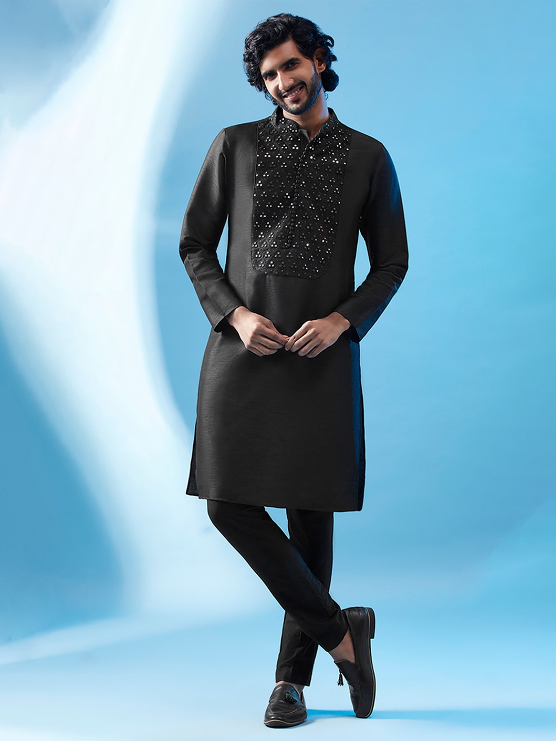 

KISAH Geometric Embroidered Mirror Work Kurta With Trousers, Black