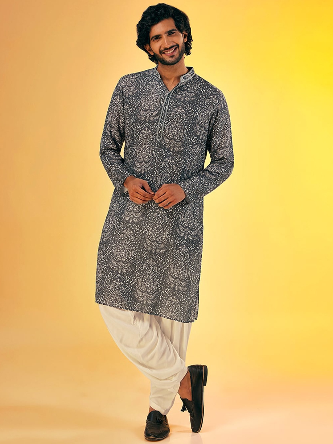 

KISAH Ethnic Motifs Printed Kurta with Patiala, Black