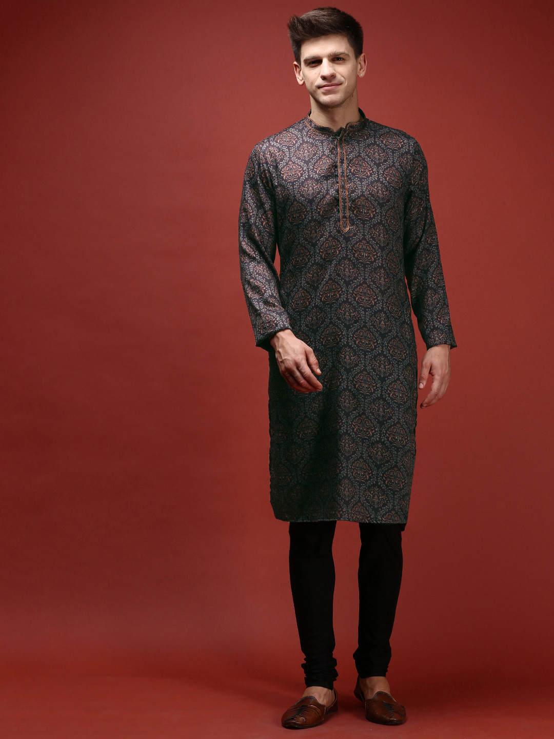 

KISAH Ethnic Motifs Printed Mandarin Collar Straight Kurta & Churidar, Black