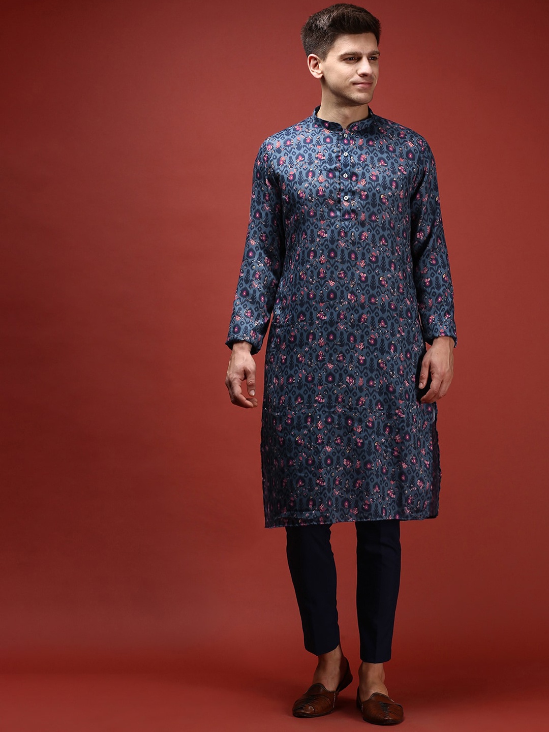 

KISAH Ethnic Motif Printed Regular Kurta With Trousers, Blue