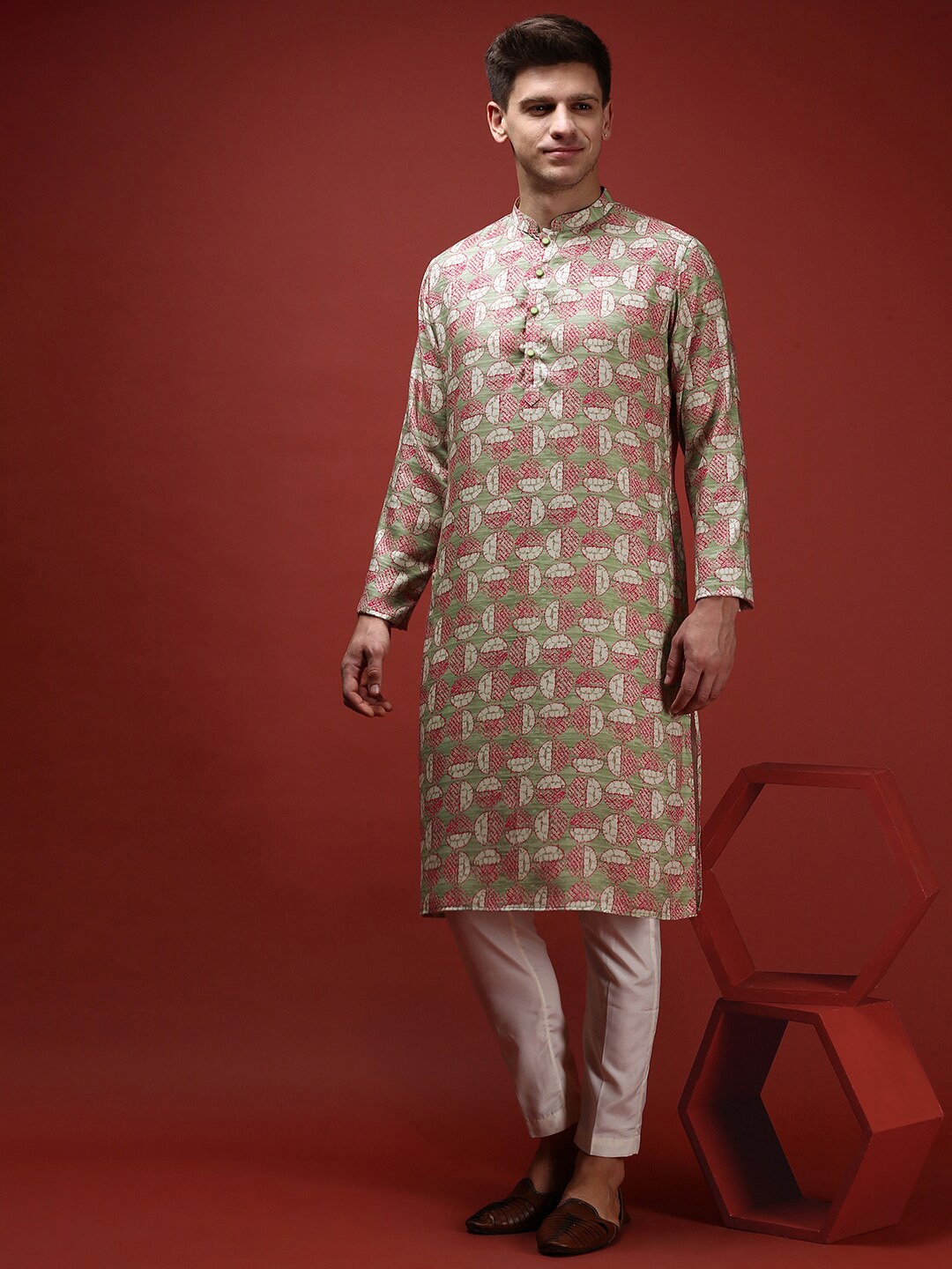 

KISAH Geometric Printed Kurta With Trousers, Green