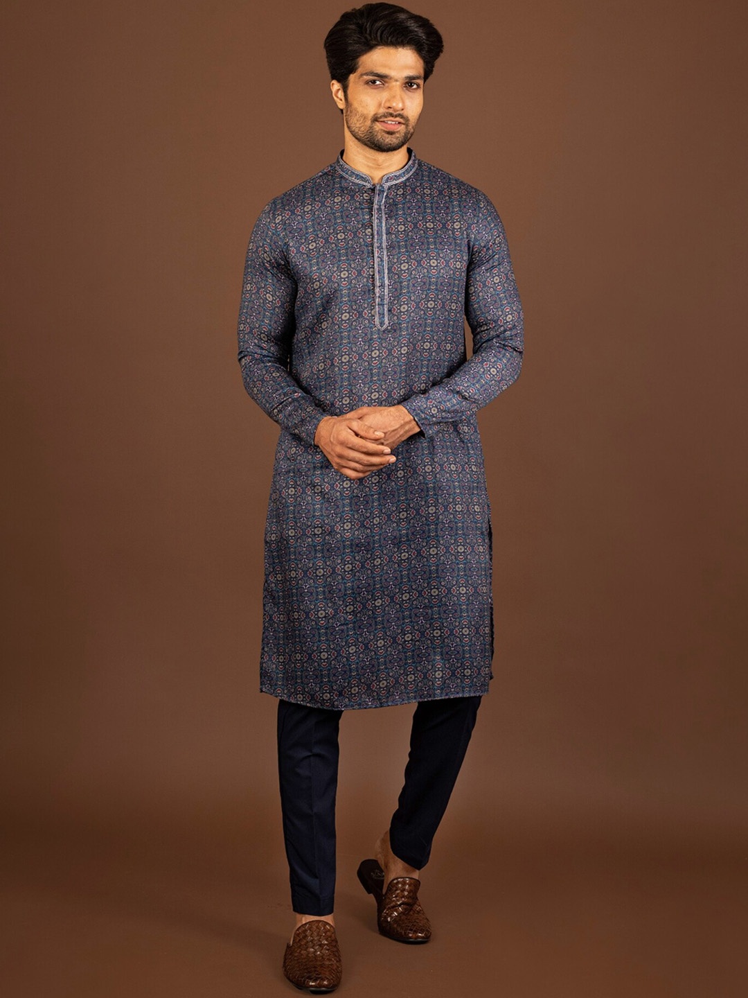 

KISAH Ethnic Motifs Printed Regular Kurta With Trousers, Blue