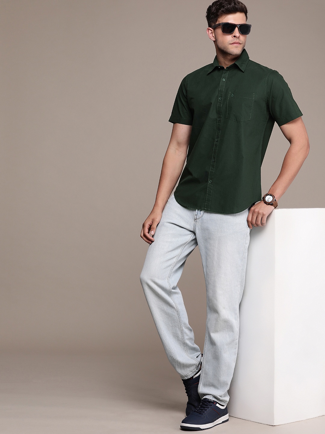 

WROGN Solid Slim Fit Casual Shirt, Green