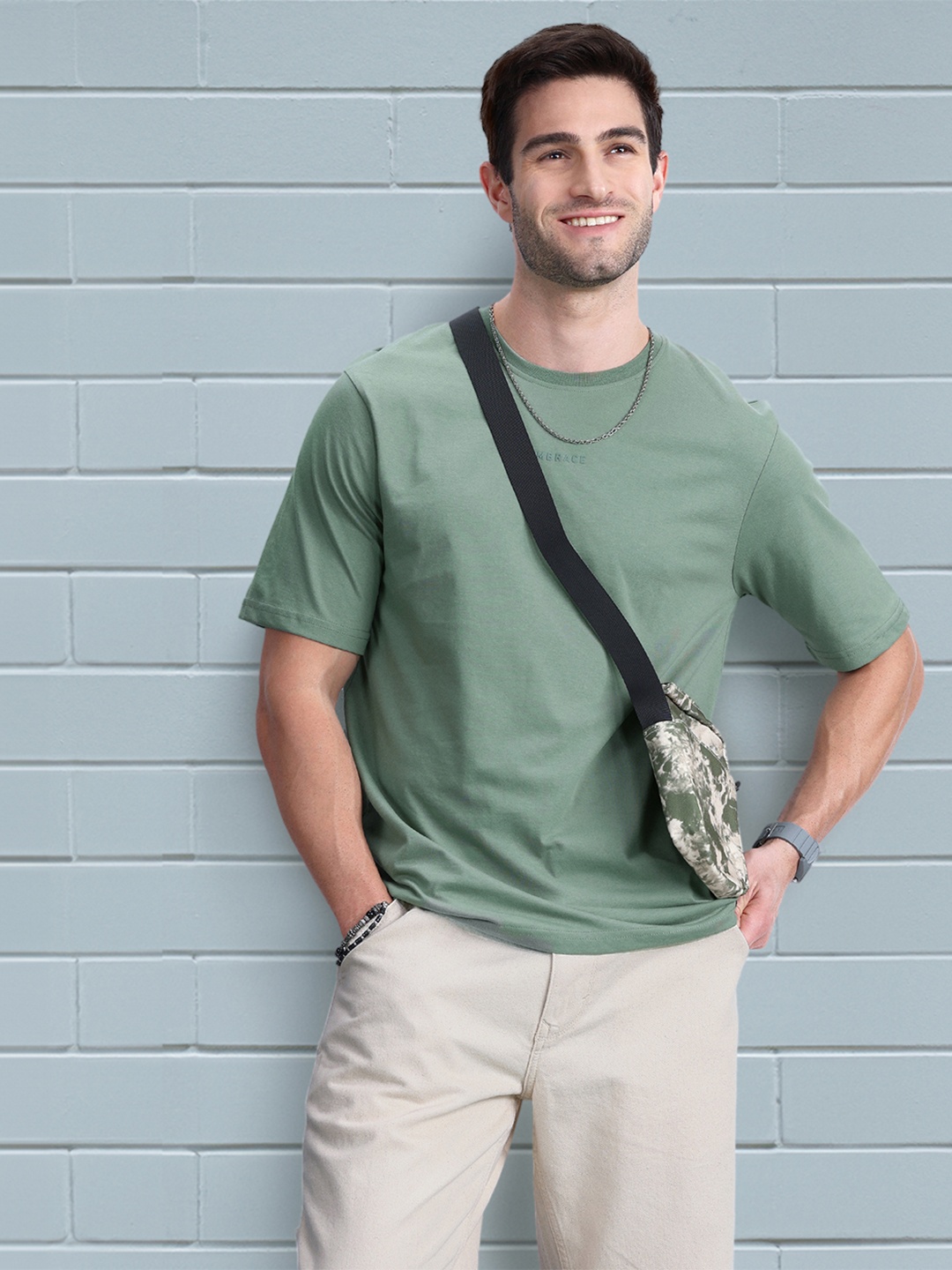 

WROGN Solid Round Neck T-Shirt, Green
