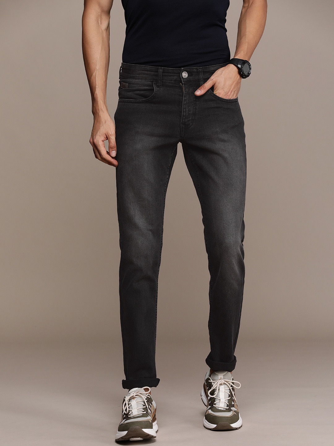 

WROGN Men Slim Fit Light Fade Stretchable Jeans, Black