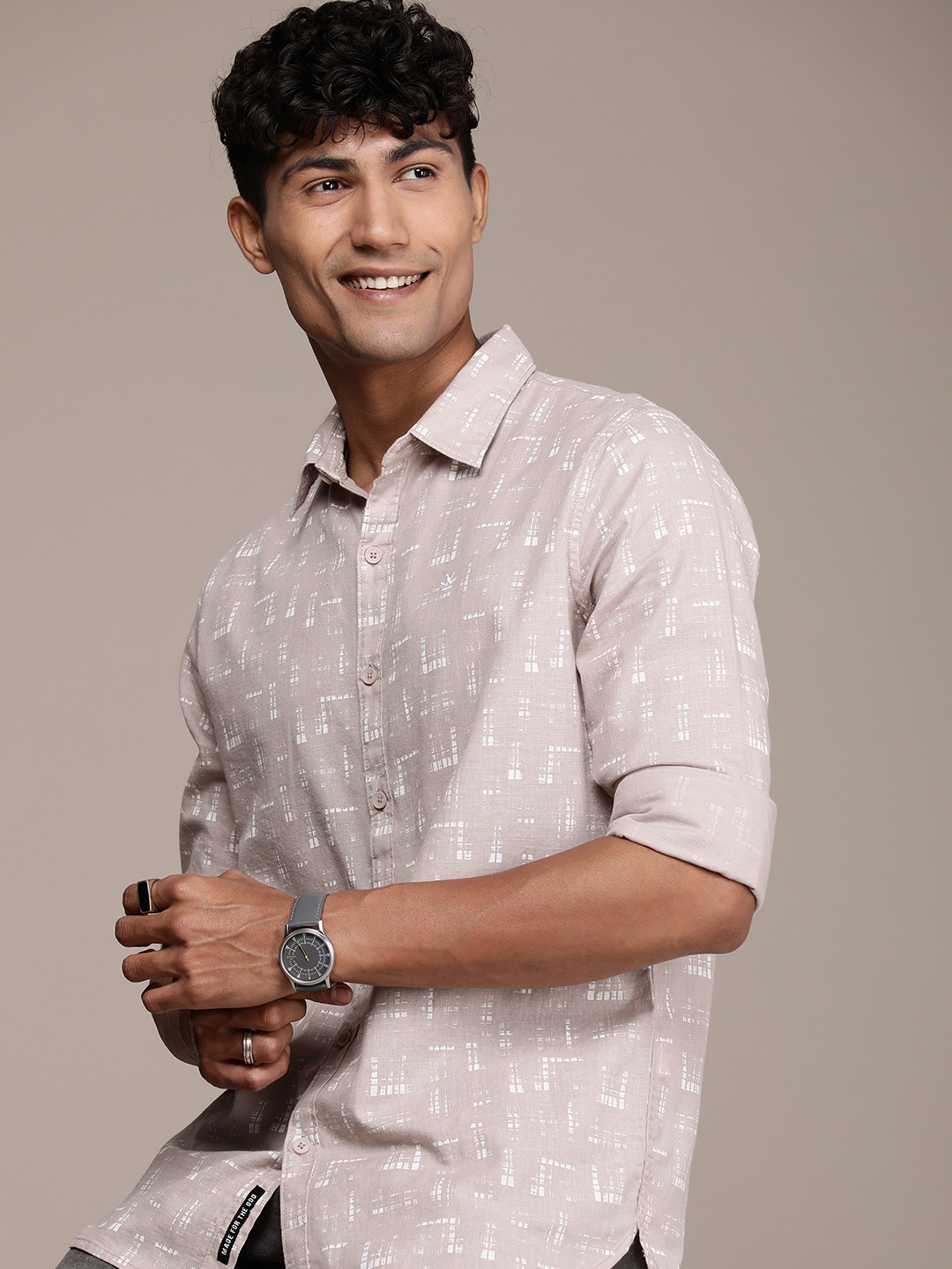 

WROGN Slim Fit Opaque Printed Pure Cotton Casual Shirt, Beige