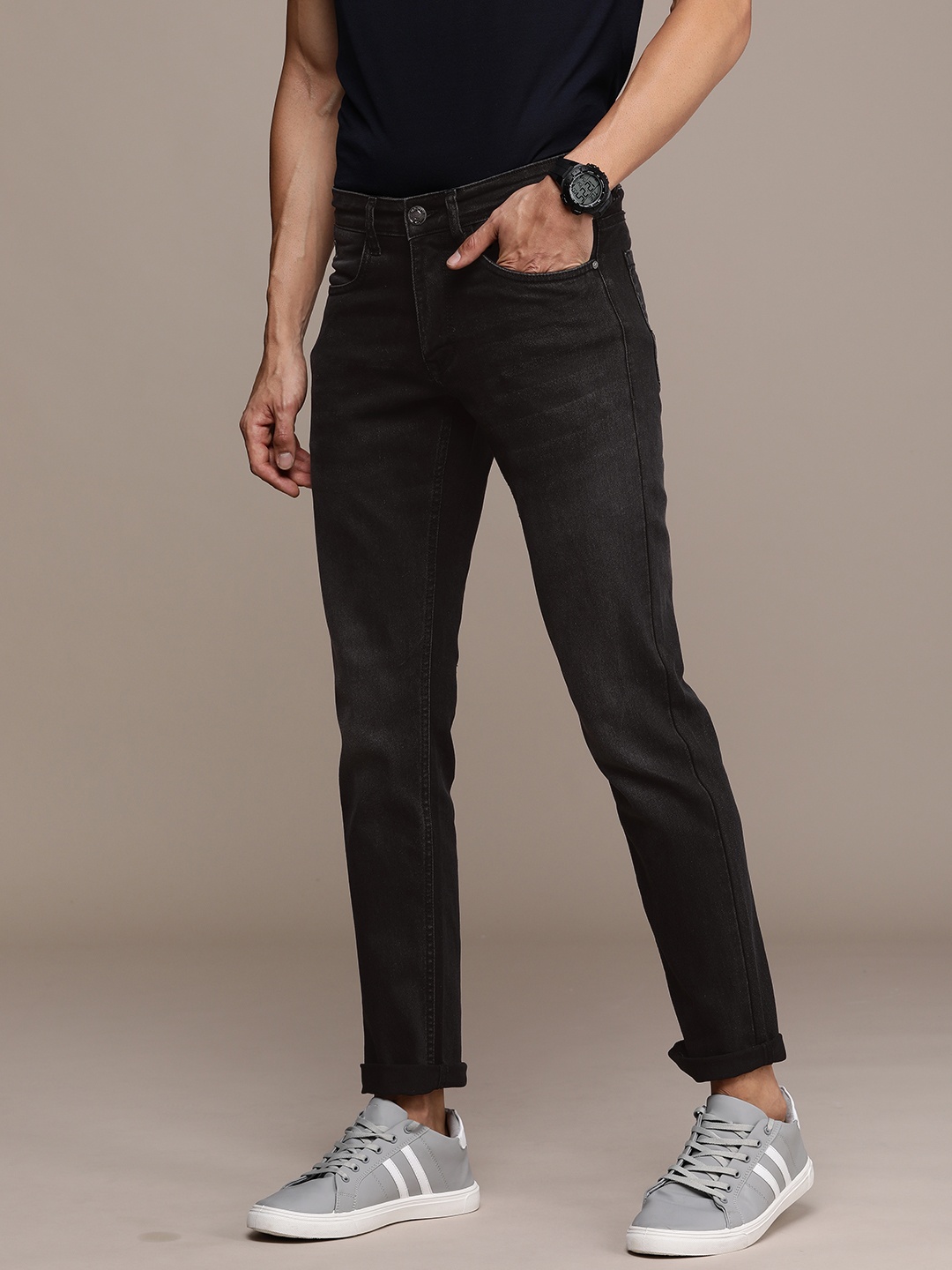 

WROGN Men Slim Fit Light Fade Stretchable Jeans, Black