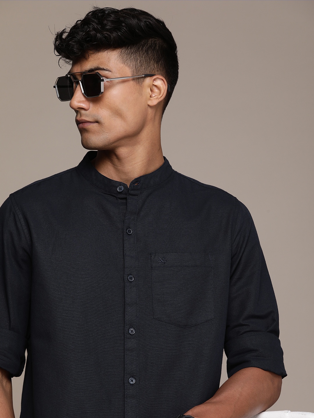 

WROGN Solid Slim Fit Pure Cotton Casual Shirt, Navy blue