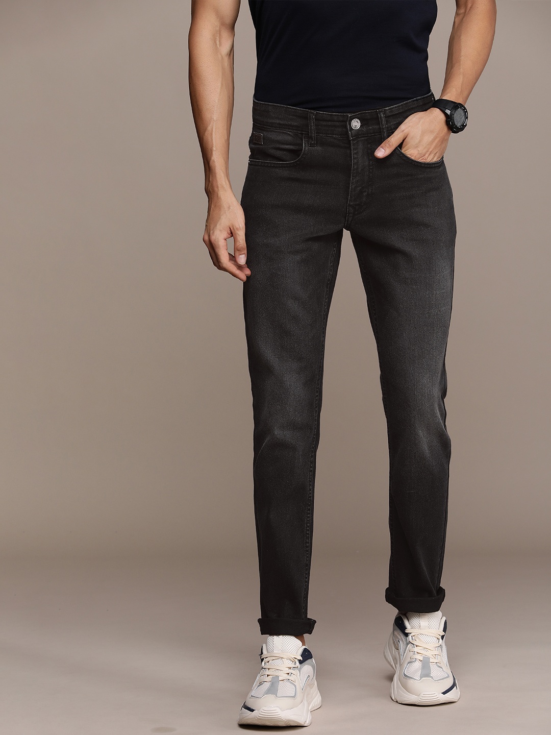 

WROGN Men Slim Fit Light Fade Stretchable Jeans, Black