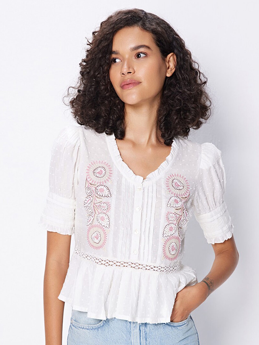 

COVER STORY White Floral Embroidered V-Neck Pleated Detailed Cotton Peplum Top