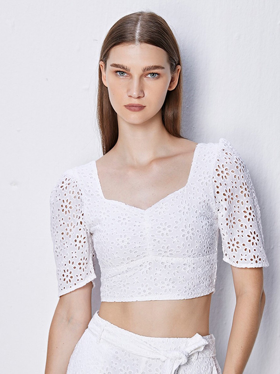 

COVER STORY White Self Design Sweetheart Neck Puff Sleeves Cotton Schiffli Fitted Crop Top