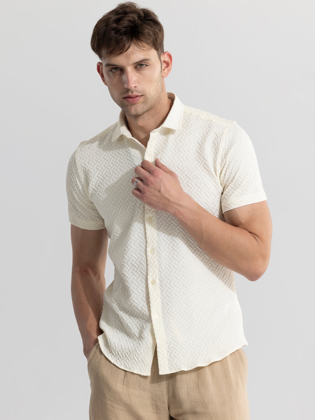 

Snitch Cream Classic Slim Fit Self Design Casual Shirt