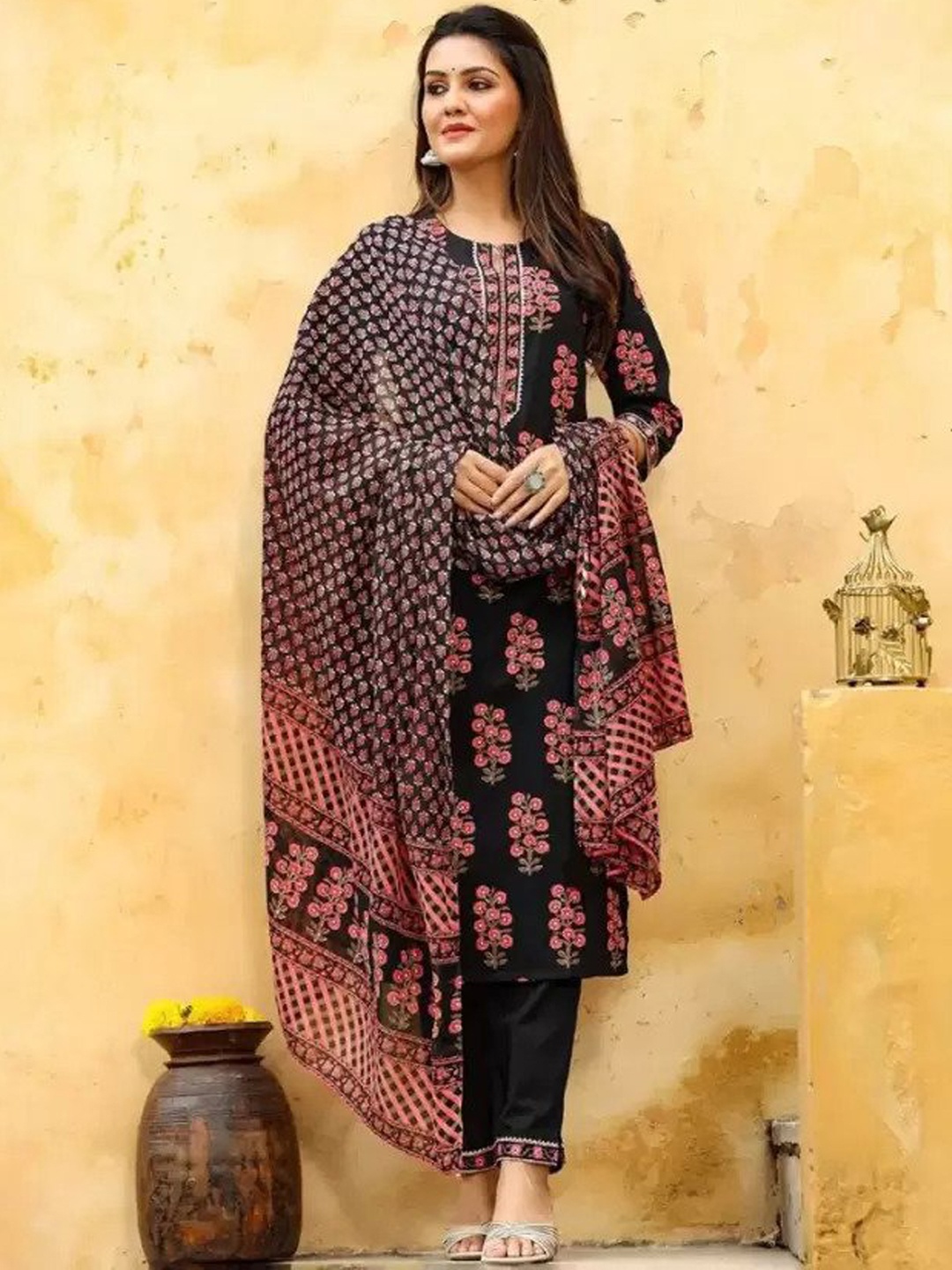 

KALINI Floral Printed Gotta Patti Pure Cotton Straight Kurta & Trousers With Dupatta, Black