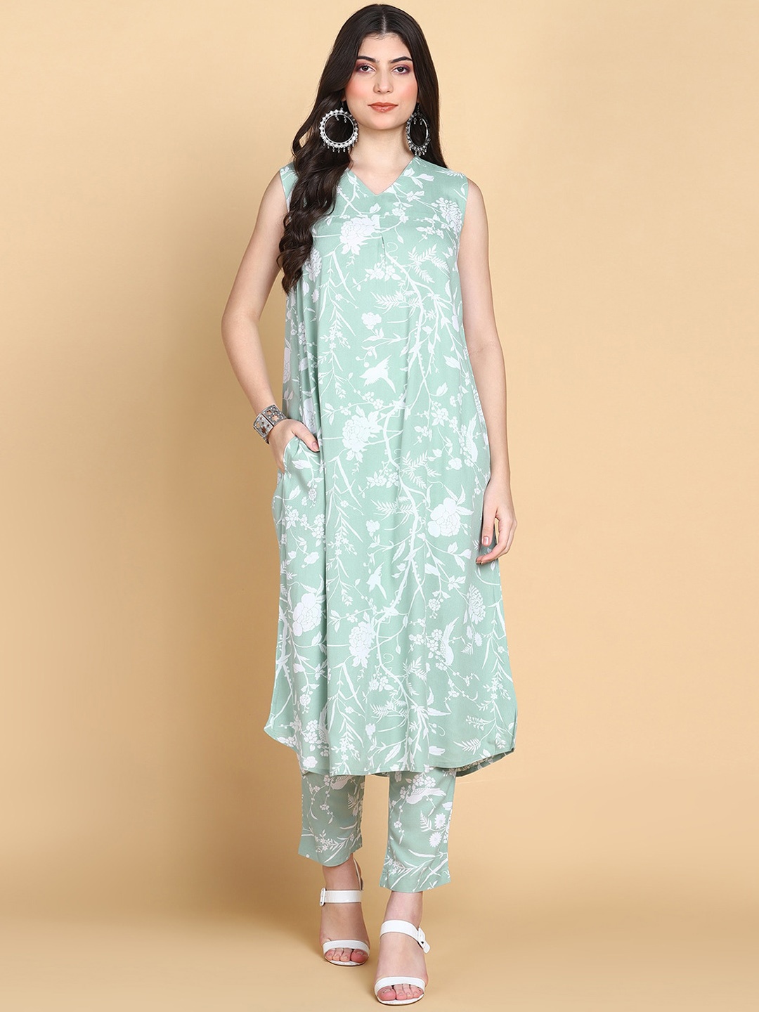 

KALINI Floral Printed Kurta With Palazzos, Green