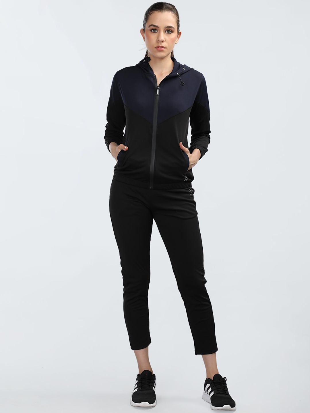 

CHKOKKO Women Hooded Sports Tracksuits, Black