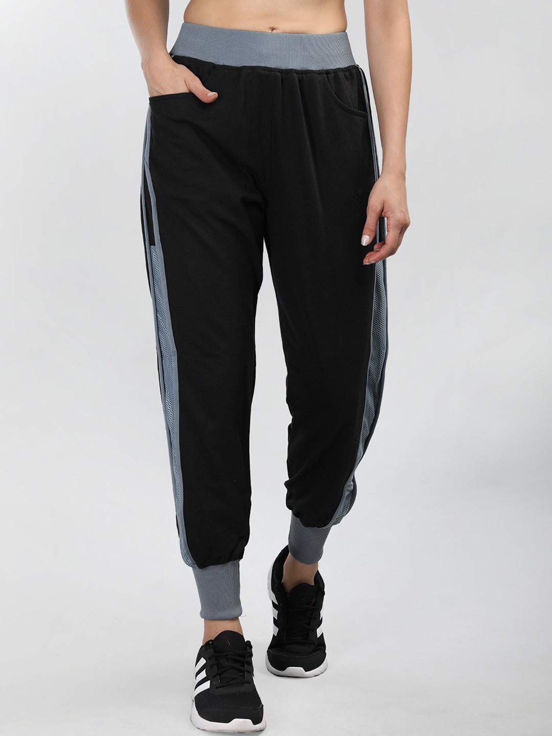 

CHKOKKO Women Mid-Rise Joggers, Black