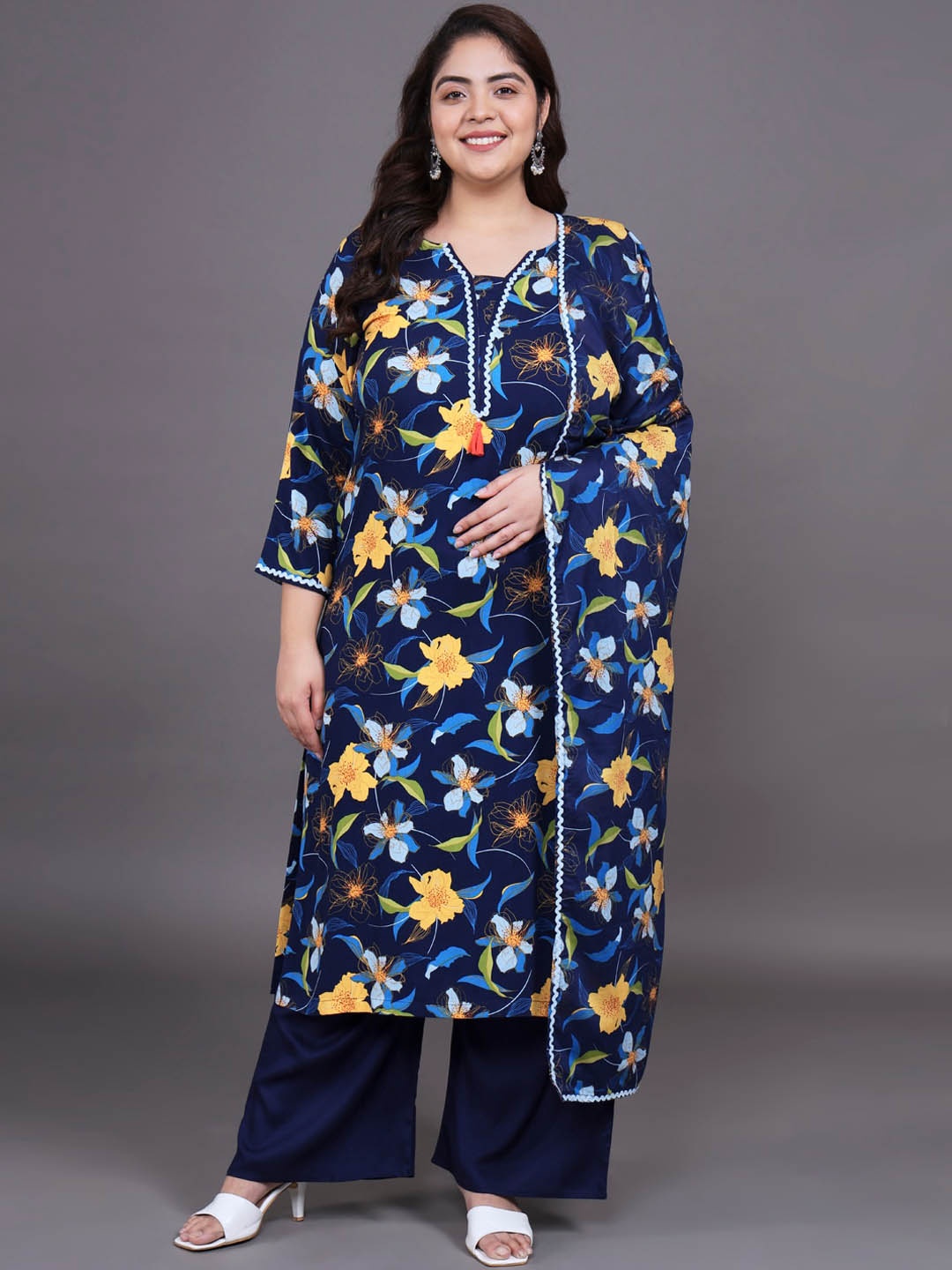 

Tissu Plus Size Floral Printed Straight Kurta With Palazzos & Dupatta, Navy blue