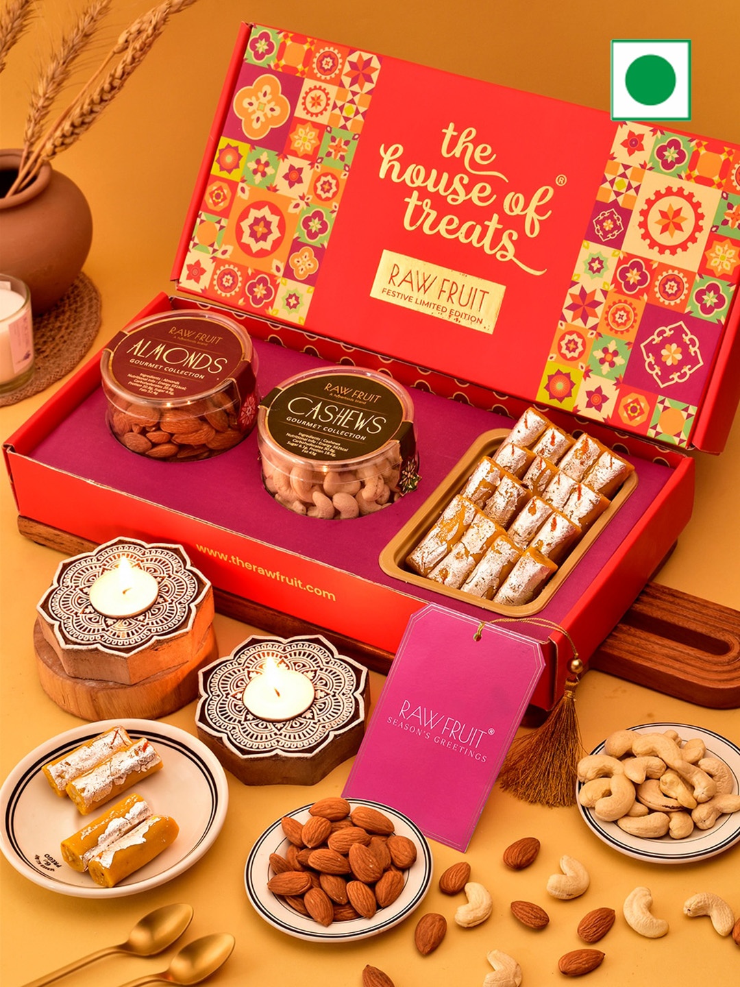

RawFruit Sweets & Candle Glow Gift Set - 470 gms, Red