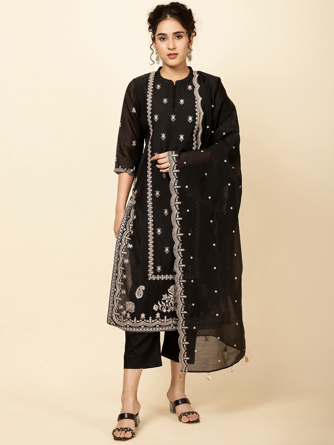 

Meena Bazaar Ethnic Motifs Embroidered Regular Sequinned Kurta with Trousers & Dupatta, Black