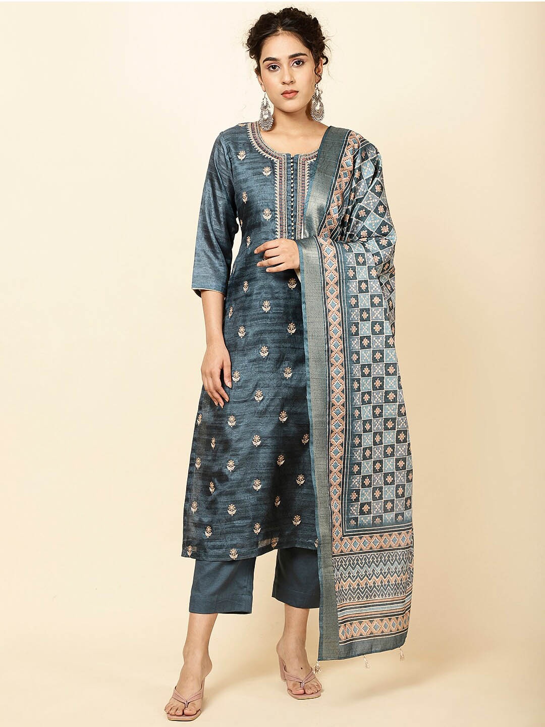 

Meena Bazaar Ethnic Motifs Embroidered Regular Thread Work Tussar Silk Kurta Set, Blue