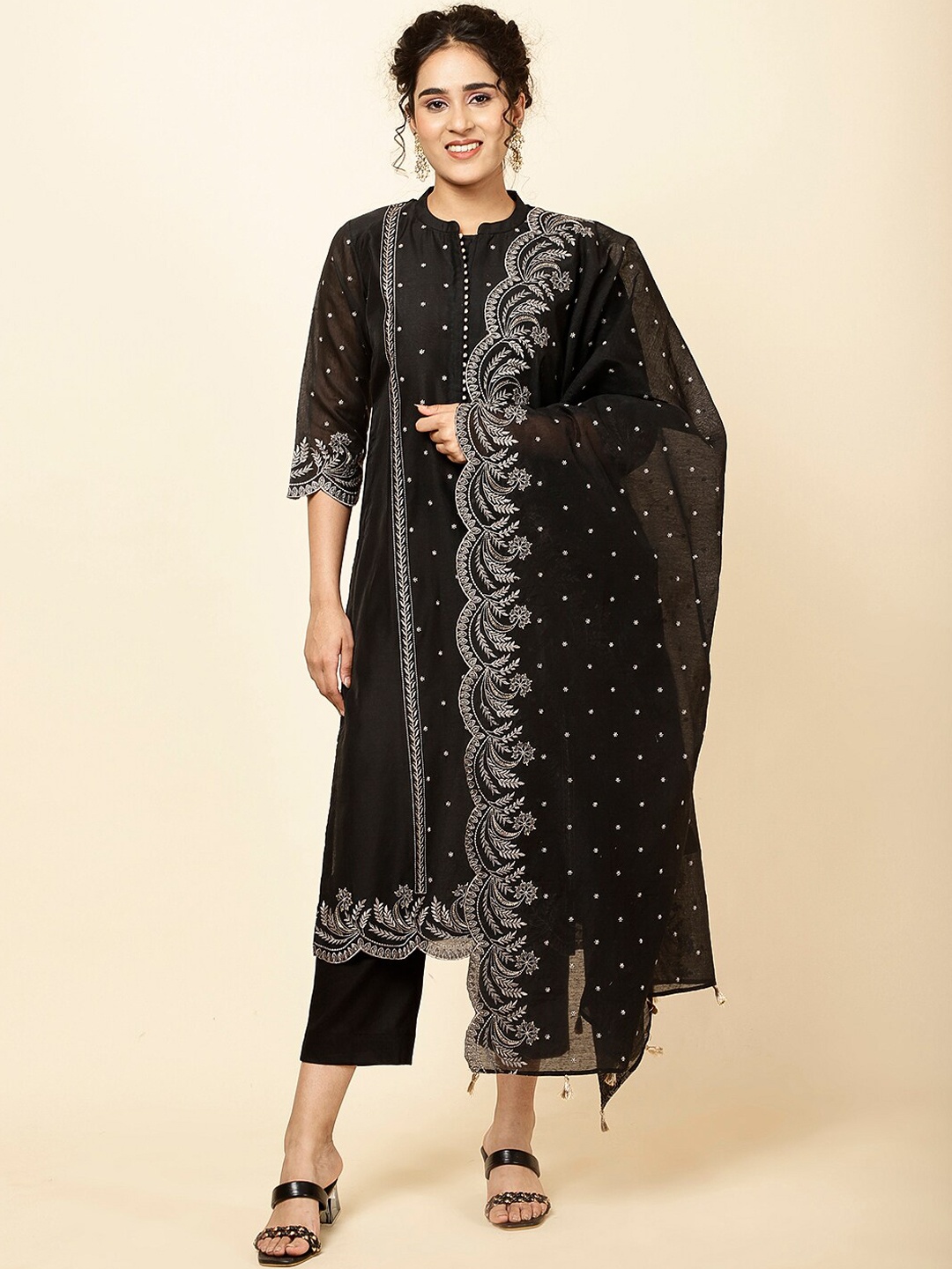 

Meena Bazaar Ethnic Motifs Embroidered Regular Thread Work Chanderi Kurta Set, Black