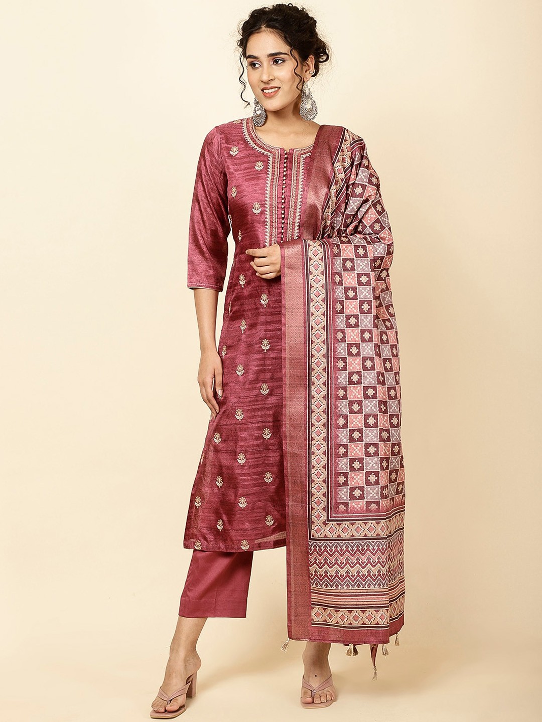 

Meena Bazaar Floral Embroidered Regular Kurta with Trousers & With Dupatta, Maroon
