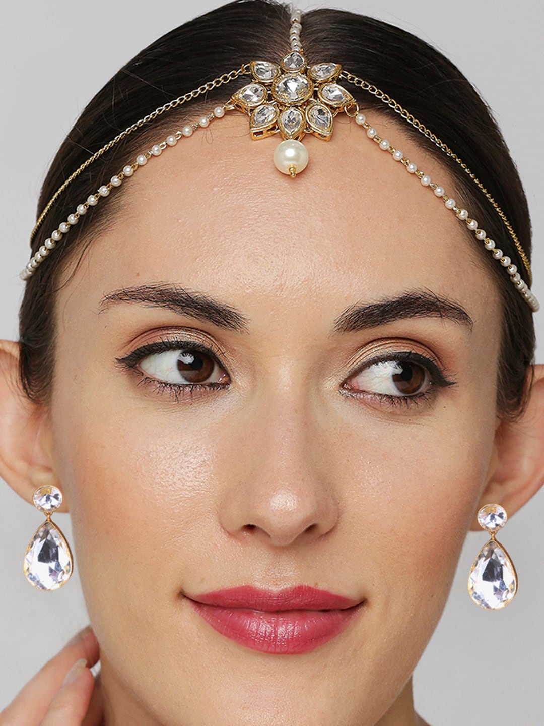 

OOMPH Kundan Studded Matha Patti With Earrings, White